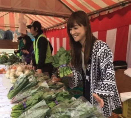 吉澤ひとみ野菜販売2